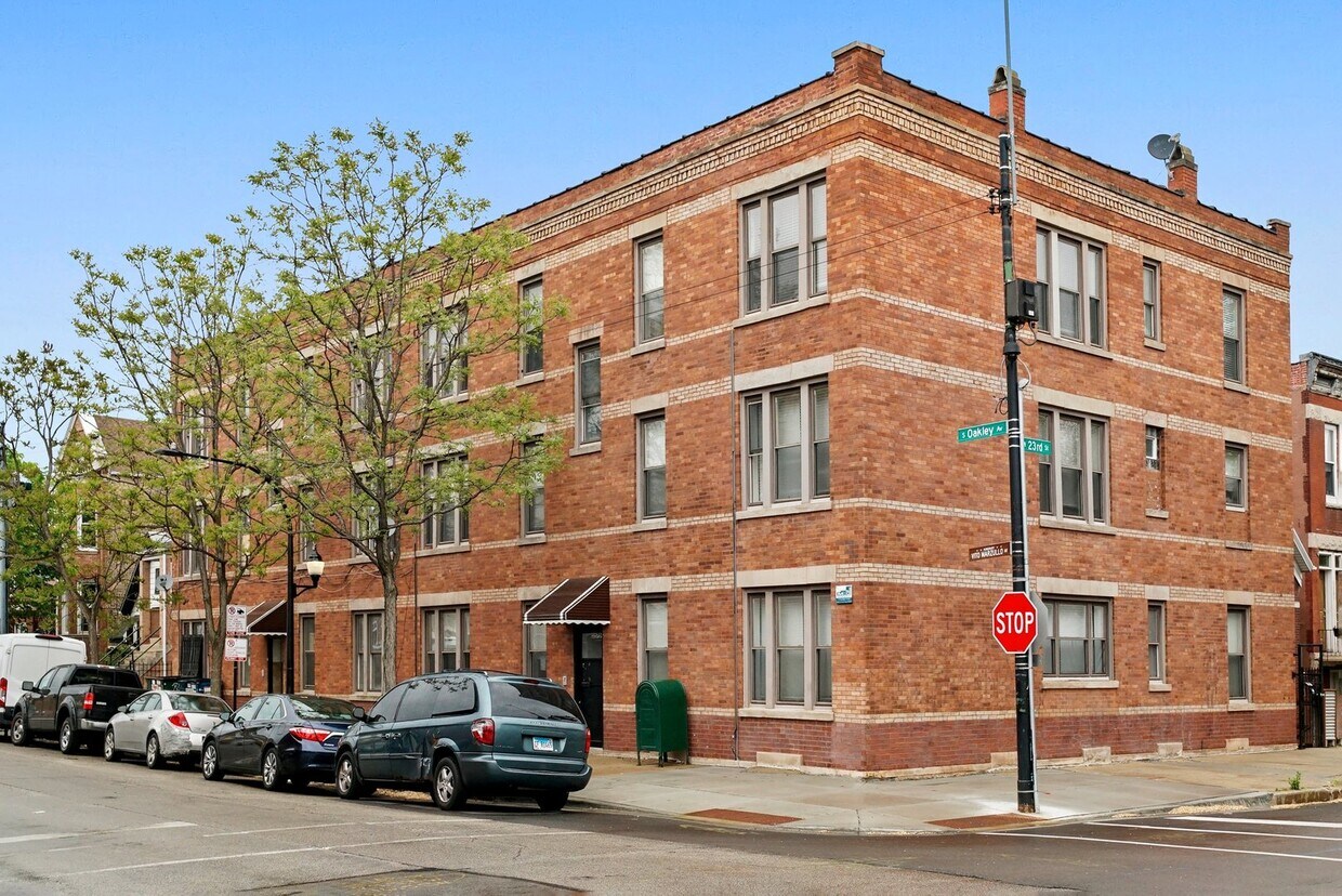 Primary Photo - 2255 S Oakley Ave