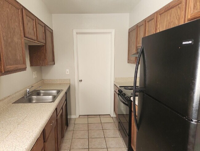Foto del edificio - MARVELOUS TWO BEDROOMS AND ONE BATHROOM AV...