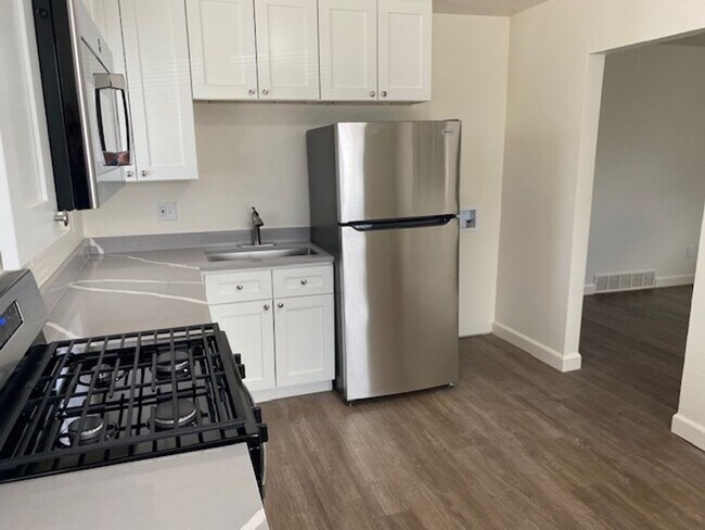 Building Photo - Remodeled Ranch Duplex