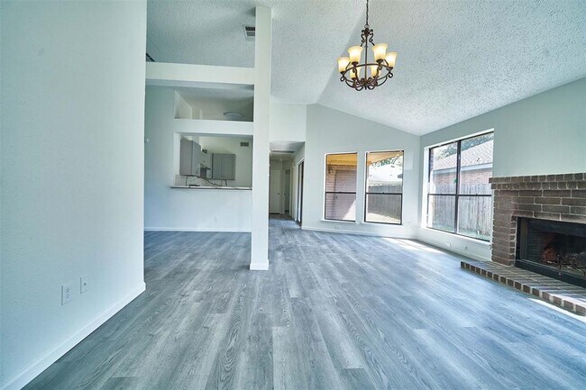 Foto del edificio - 15526 Scenic Haven Dr