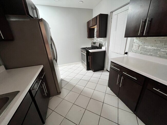 Foto del edificio - 4838 W Barry Ave