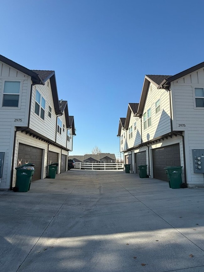 Building Photo - 2975 N 1100 W