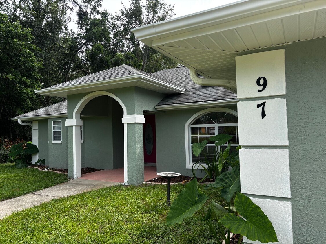 Foto principal - 3/2 Home Silver Springs Shores with Solar ...