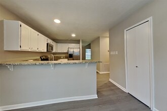 Building Photo - 64 Hickory Oak Dr