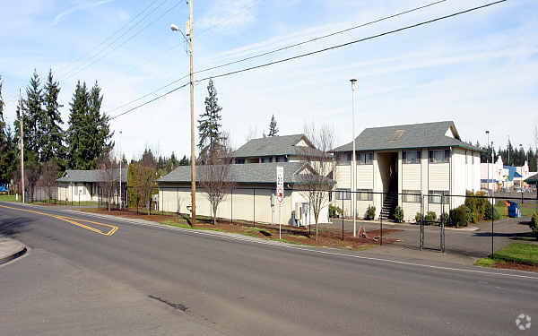 Foto del edificio - The Pines Apartments