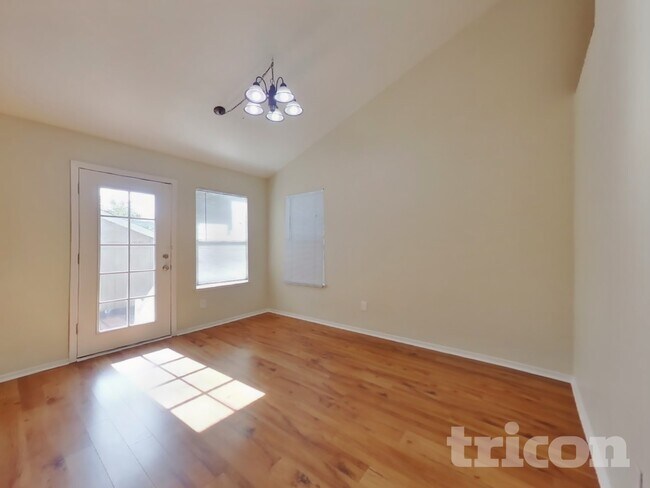 Foto del edificio - 715 Lotz Way