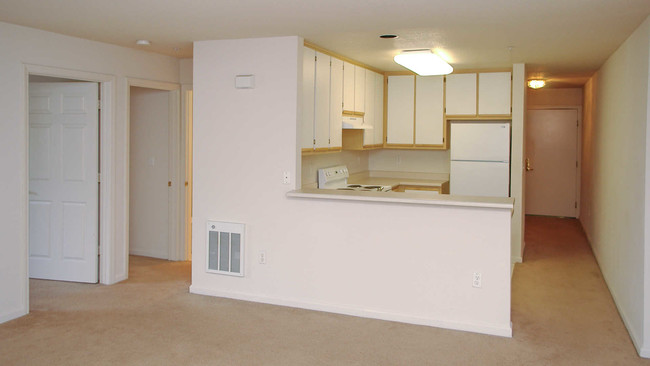 Kitchen and Dining Area - Berkeley Apartments - Renaissance Villas