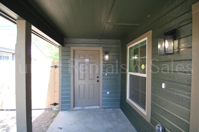 Building Photo - 1809 Elkins Ave
