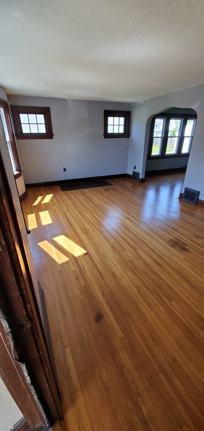 Sala de estar - 98 Enola Ave