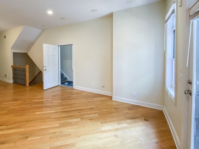 Foto del edificio - 3247 N Seminary Ave