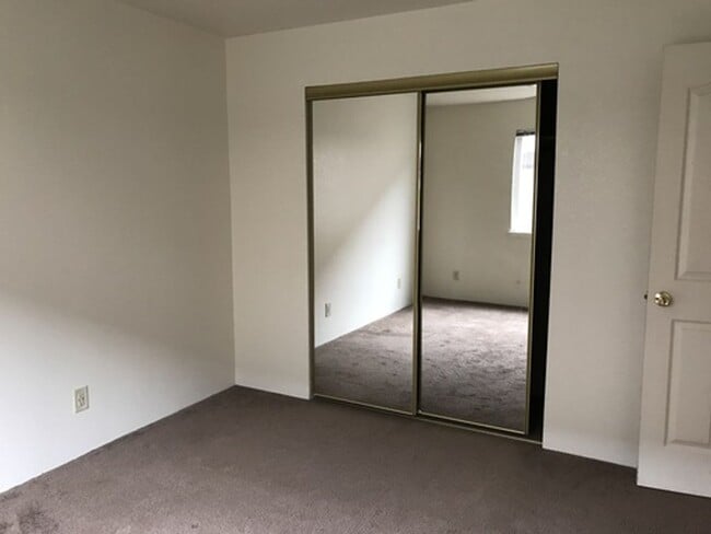 Building Photo - 1493 Larissa Cir