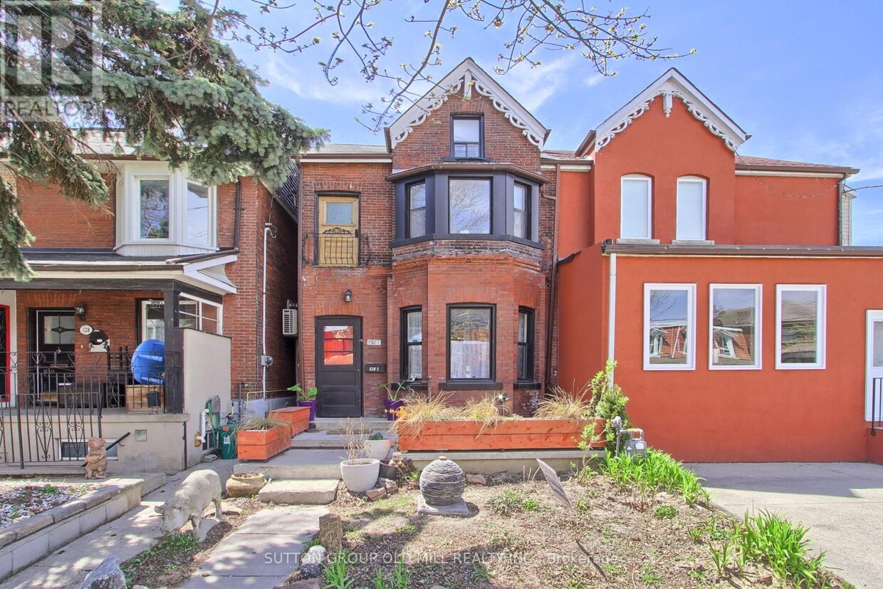 Photo principale - 128-128 1/2 Lansdowne Ave