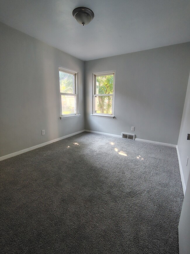 Building Photo - 2928 Ridgeway Ave
