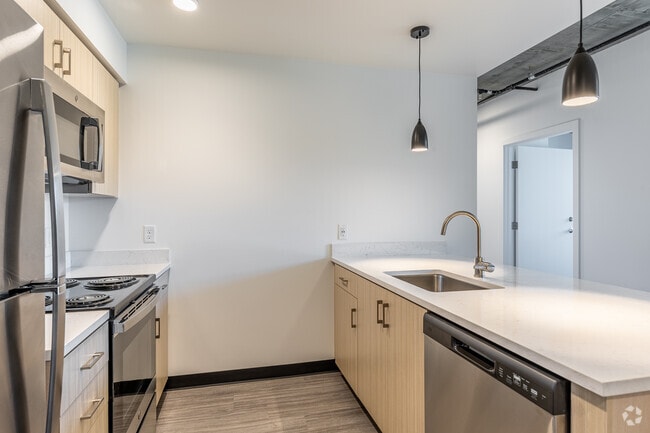 4BR, 4BA - 1298SF - Union on Broadway