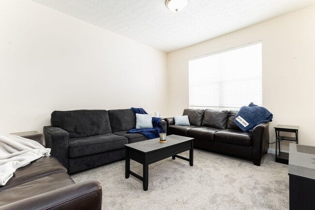 Building Photo - 433 Abbey St