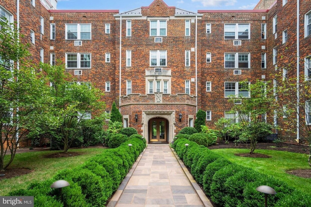 Foto principal - Spacious 1BR/1BA in Fabulous Cathedral Hei...