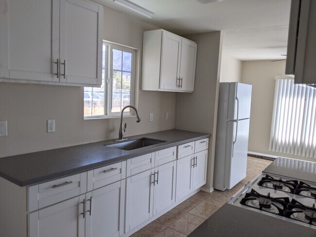 Building Photo - Newly Remodeled 3 bed/2 bath Home - Fully ...