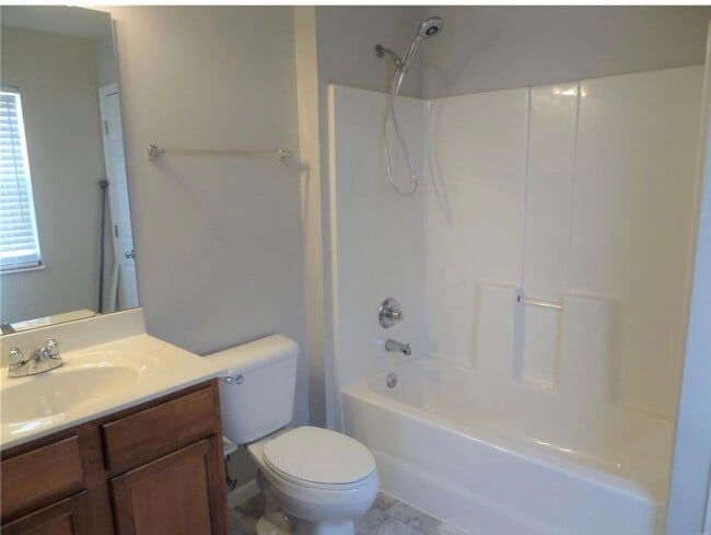 Building Photo - 1219 Ridgeway Dr