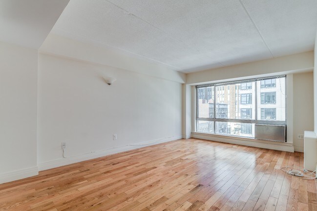 Building Photo - 200 Schermerhorn St