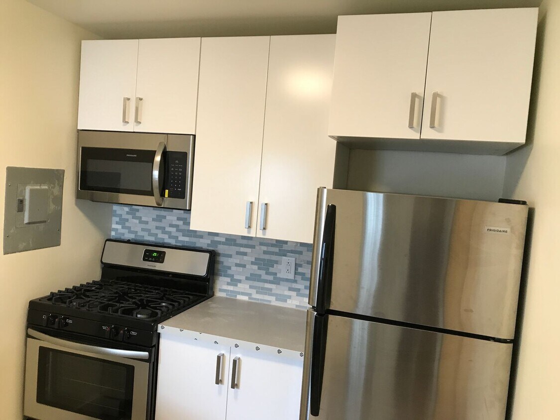 Foto principal - Updated 1BR Apt available now!