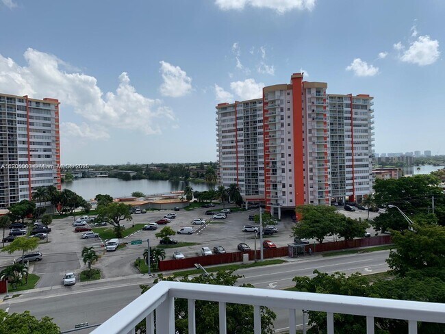 Foto del edificio - 1200 NE Miami Gardens Dr