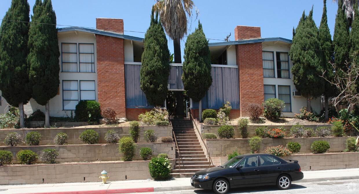 Building Photo - 1748 State St