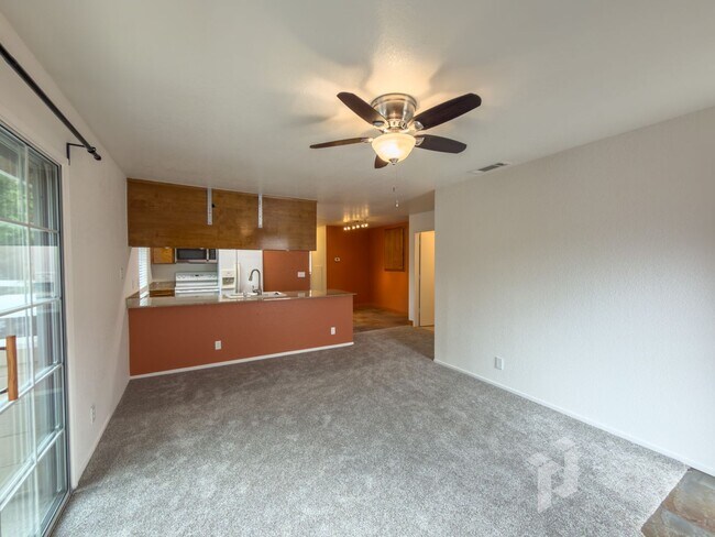 Building Photo - 3 Bedroom Condo, Gated Community in Chico