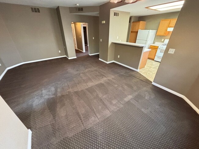 Building Photo - Beautiful 2Bed/2Bath Condo located in the ...