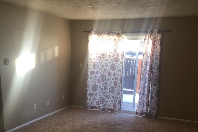 Building Photo - 1440 Vega Cir