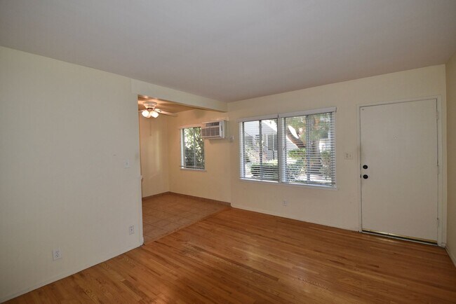 Building Photo - 10834 Bloomfield St
