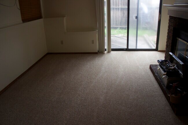 Foto del edificio - 3290 Bunker Hill Dr