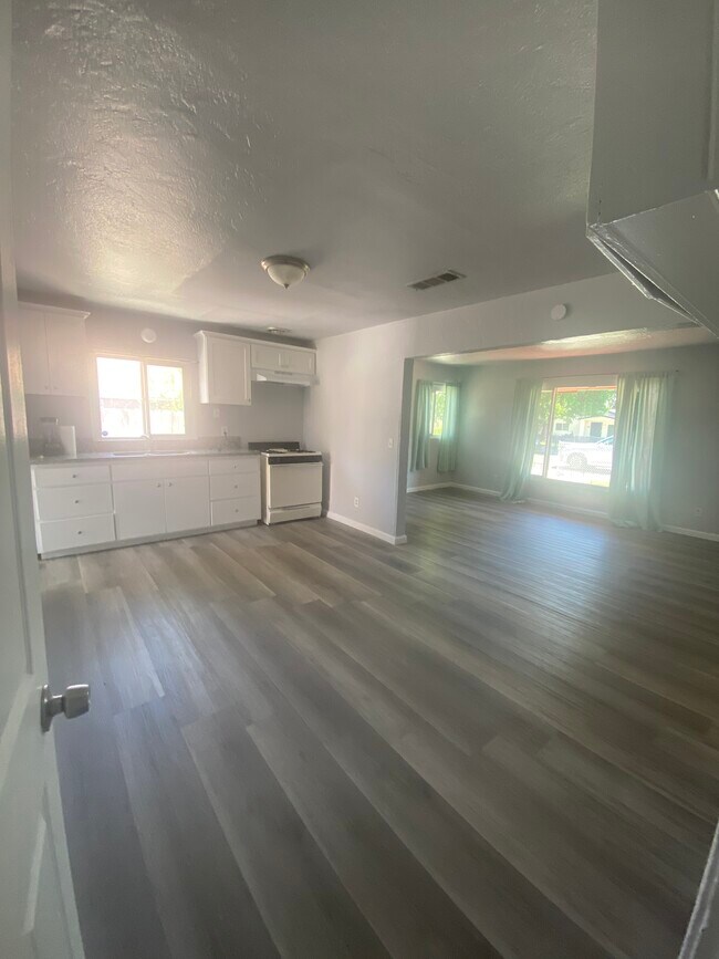 Foto del edificio - 272 W Beechwood Ave