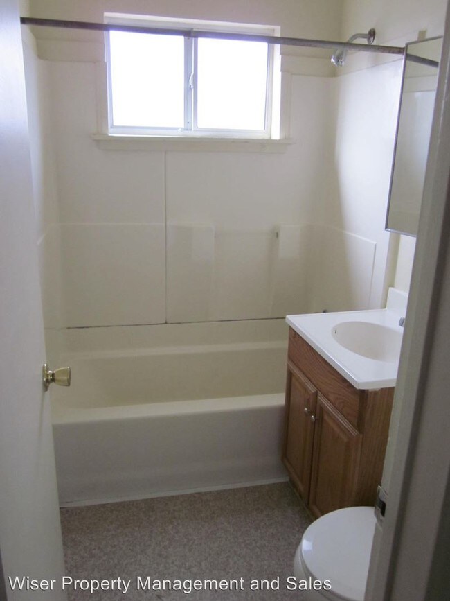 Building Photo - 505-505 N D St