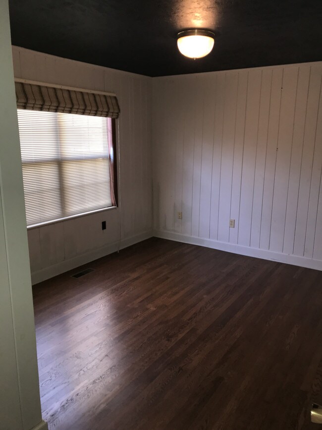 Building Photo - Castle Terrace Home