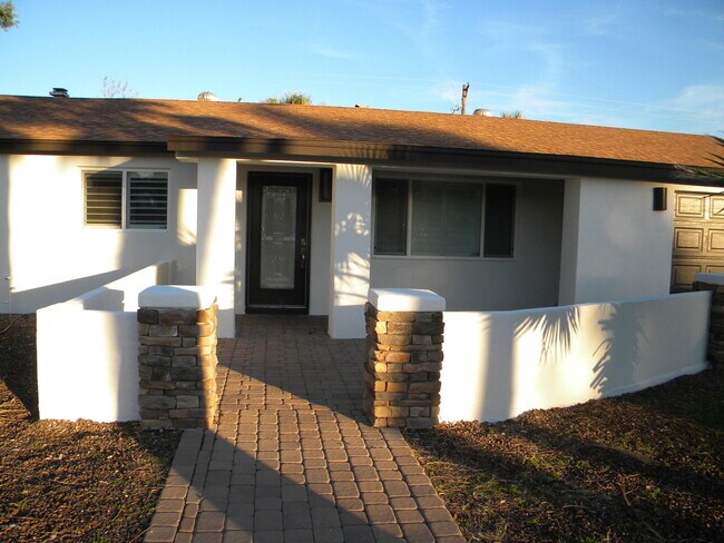Foto del edificio - 3419 N 63rd Pl