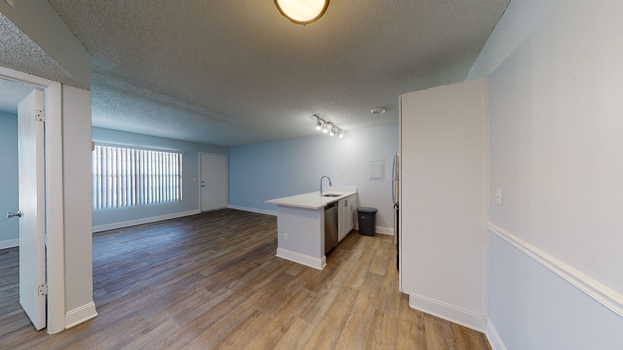 Photo - Beach Club Apartments