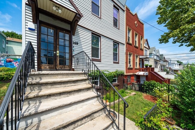 Building Photo - 149 Randolph Ave