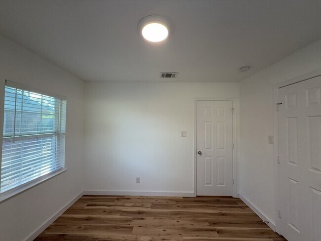 Foto del edificio - 1202 Valley View Dr