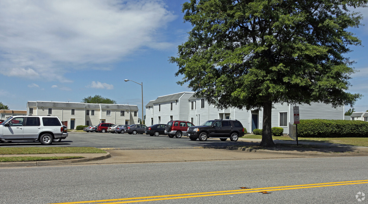 Foto del edificio - Newport Harbour Apartments