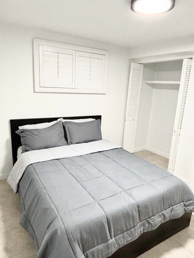 Building Photo - 9425 S Tramway Dr