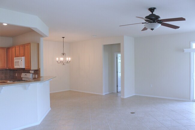 Building Photo - 123 Dickens Cir