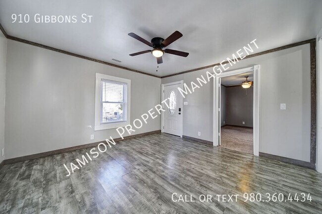 Foto del edificio - 910 Gibbons St