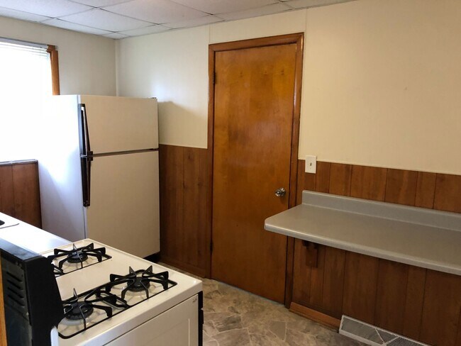 Foto del edificio - Comfy 2-Bedroom Home with Garage in Moline