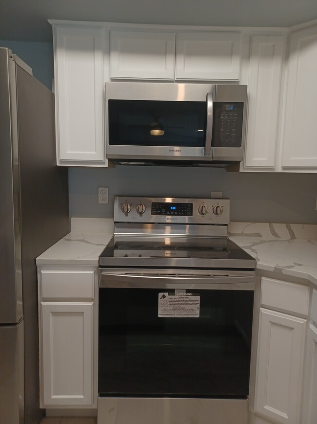 New appliances - 9805 Walnut St