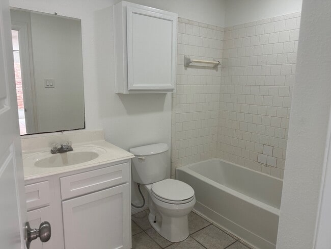 Building Photo - 138 Coffee Ln