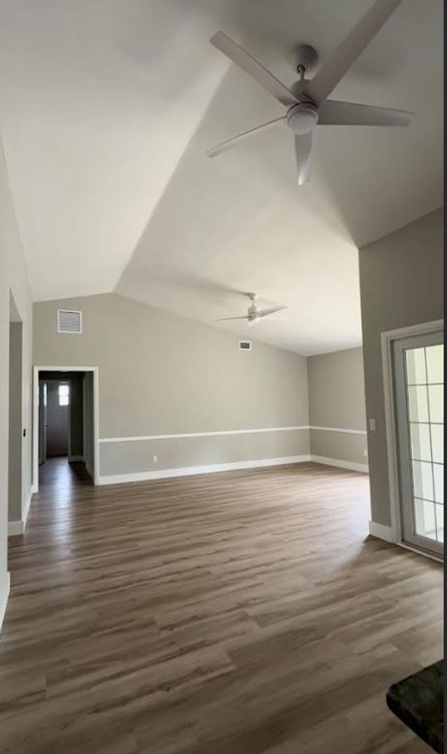 Building Photo - 3 Bedroom 2 Bath 2 Car garage pool home fo...