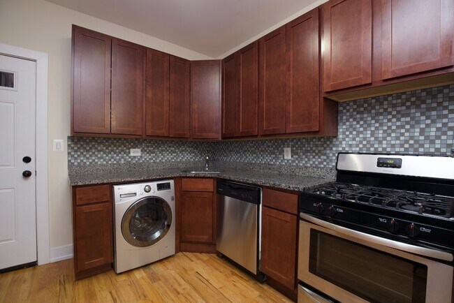 Foto del edificio - 3450 N Racine Ave