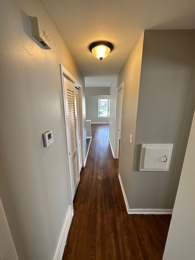 Building Photo - 5826-5828 N 93rd St. (Duplex)