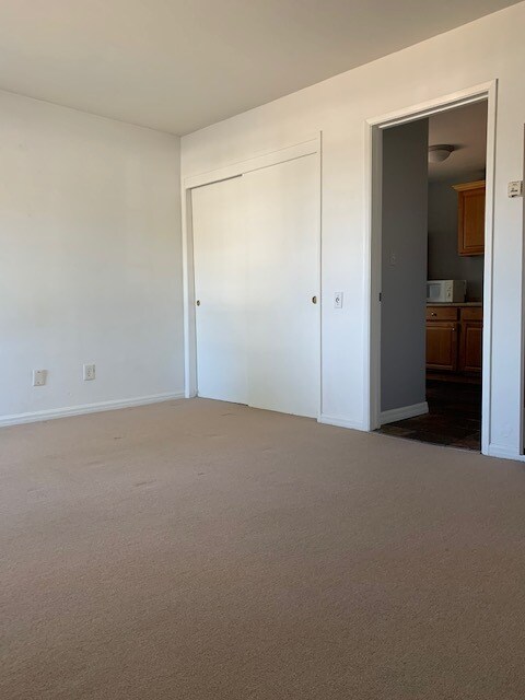 Studio with entry to kitchen - 3937 Madison Ave