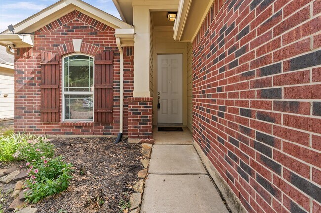 Building Photo - 24530 Lakecrest Town Dr